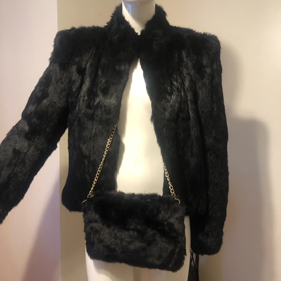 Black Teddy Jacket with Plush Fur and Classic Design - Picture 4 of 6